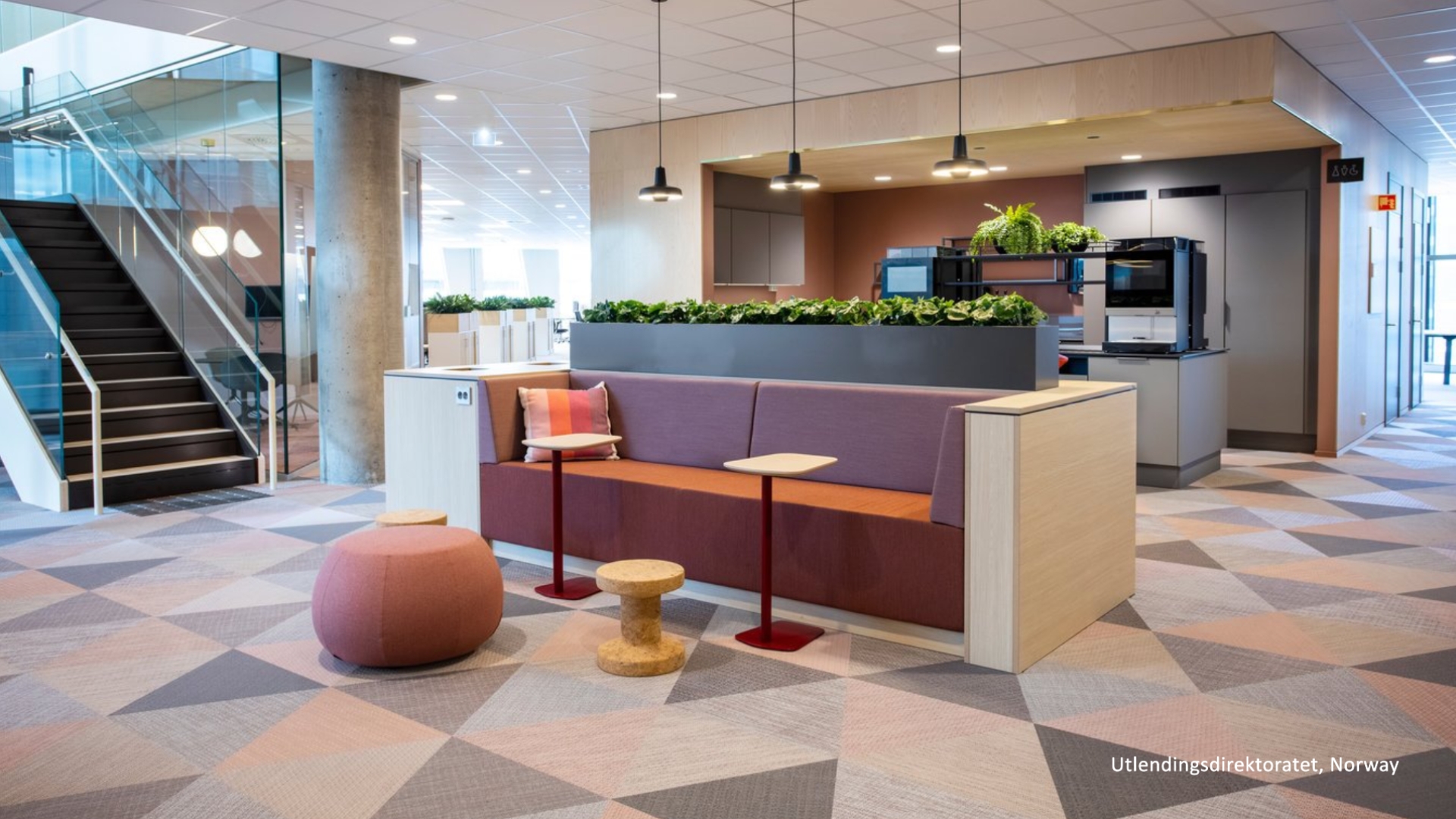 ตัวอย่างการติดตั้งพื้น Bolon ในอาคาร Ultendingsdirektoratet ประเทศนอร์เวย์