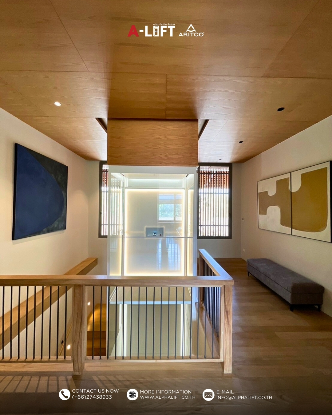 ลิฟต์บ้าน Aritco HomeLift S15 ระบบสกรู ติดตั้งภายในโถงบ้านพักตากอากาศ 2 ชั้น ดีไซน์หรู โปร่ง และกลมกลืนกับพื้นที่ภายในโครงการระดับไฮเอนด์