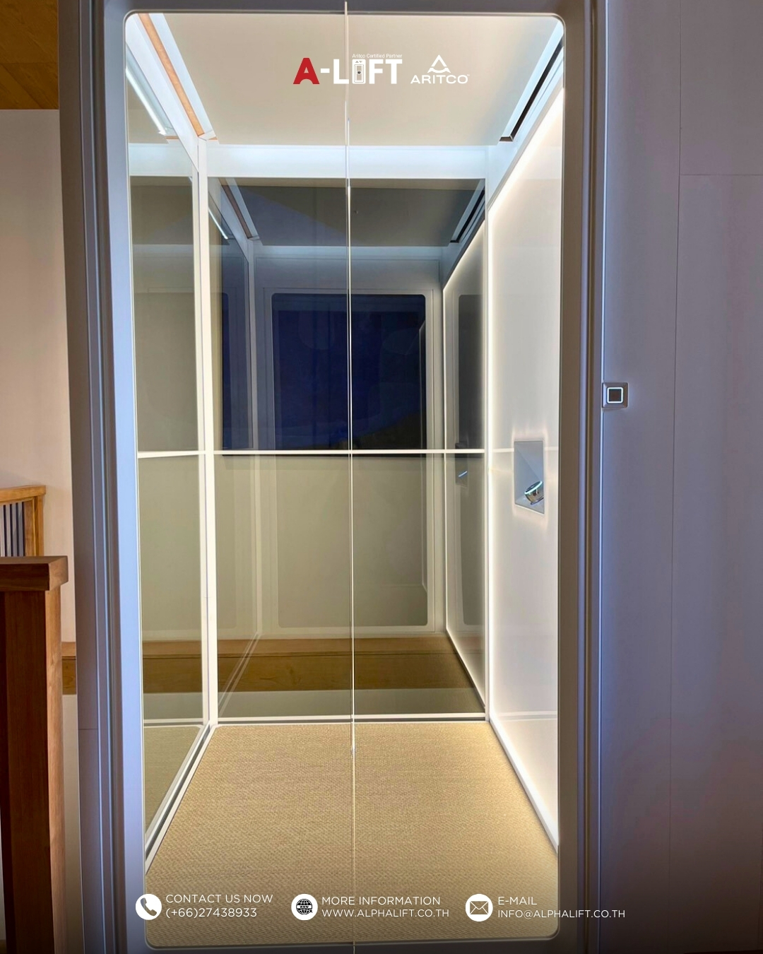 ประตูบานสวิงคู่ของลิฟต์บ้าน Aritco HomeLift S15 ระบบเปิด–ปิดอัตโนมัติ พร้อมมุมมองภายในห้องโดยสาร ลิฟต์บ้านจากสวีเดน