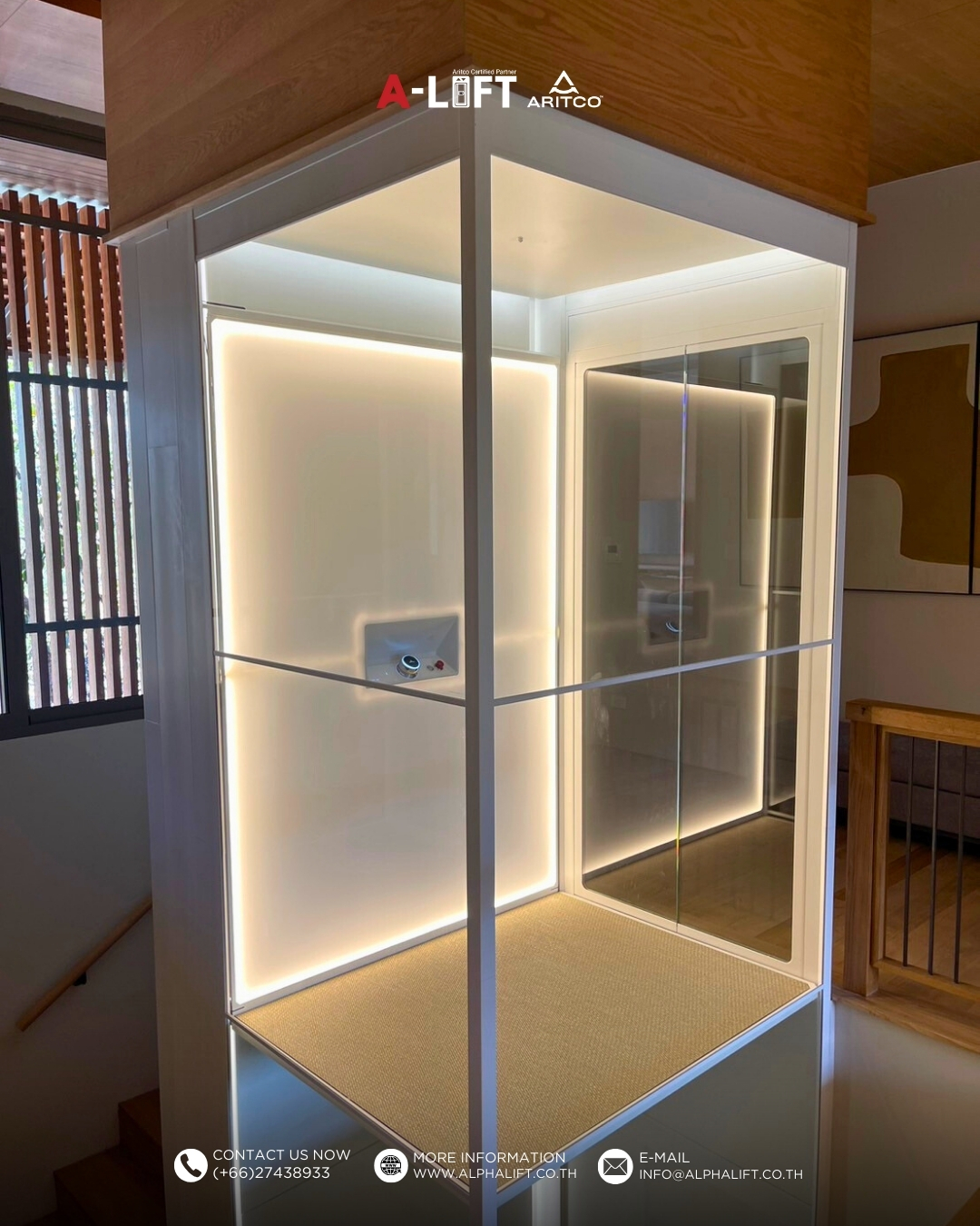 ภายในลิฟต์บ้าน Aritco HomeLift S15 ระบบสกรู ดีไซน์กระจกโปร่ง ให้มุมมองโล่งสบาย เหมาะสำหรับการใช้งานภายในบ้าน 2 ชั้น