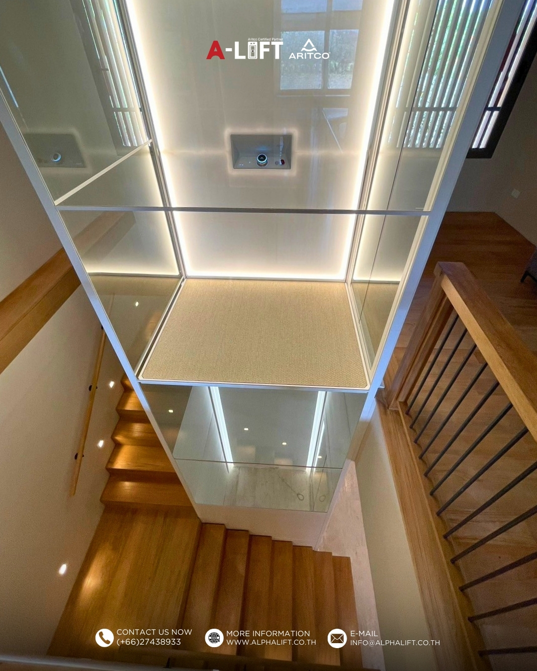 ขณะลิฟต์บ้าน Aritco HomeLift S15 กำลังเคลื่อนที่ขึ้น–ลง เผยให้เห็นความหรูหรา ความเรียบเนียน และดีไซน์แบบสวีเดนที่โดดเด่นในทุกมุมมอง