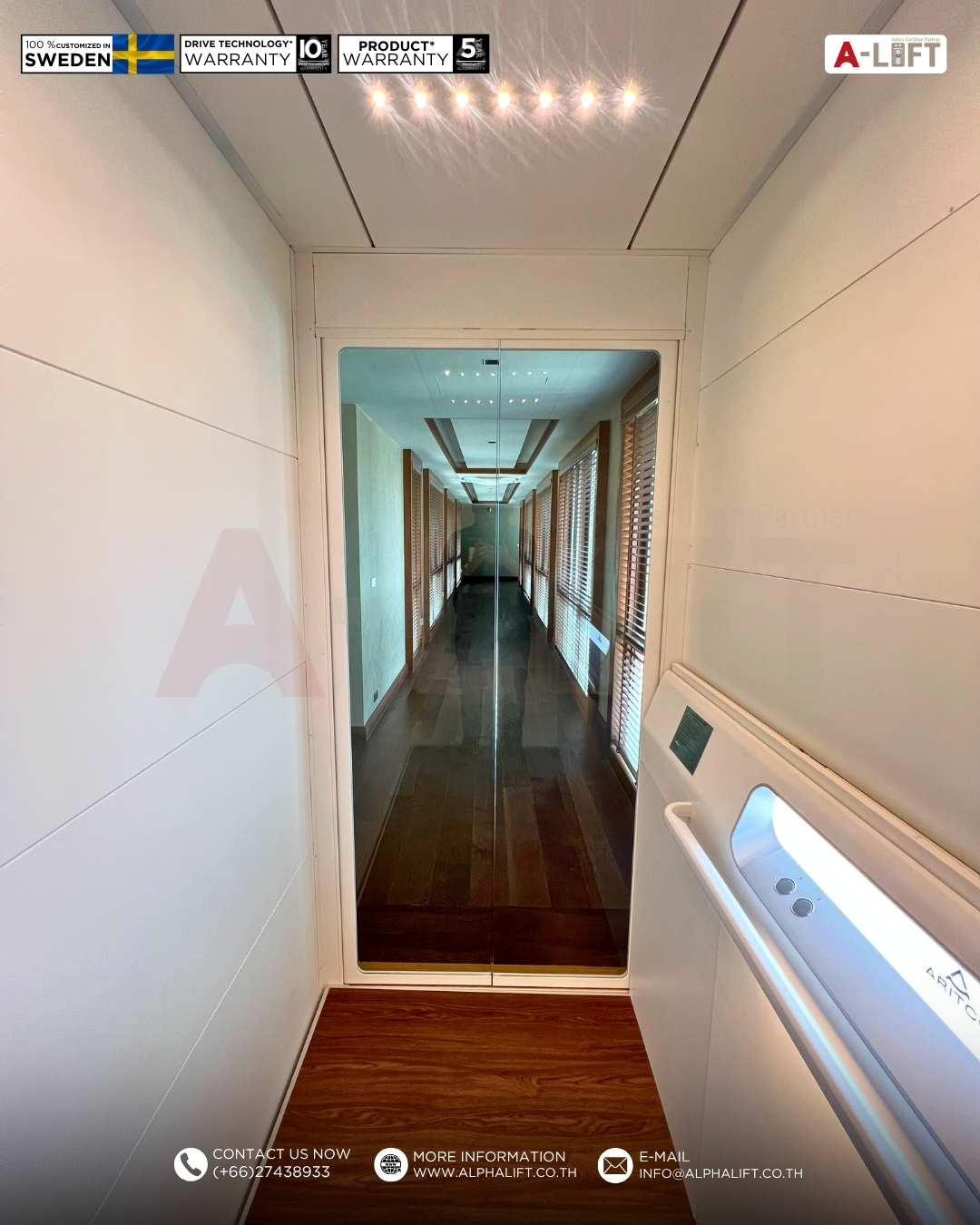 ภายในห้องโดยสารลิฟต์บ้าน Aritco HomeLift Access ที่ติดตั้งโดยแอลฟา-ลิฟต์ ในบ้าน 2 ชั้น โครงการระดับเวิลด์คลาส