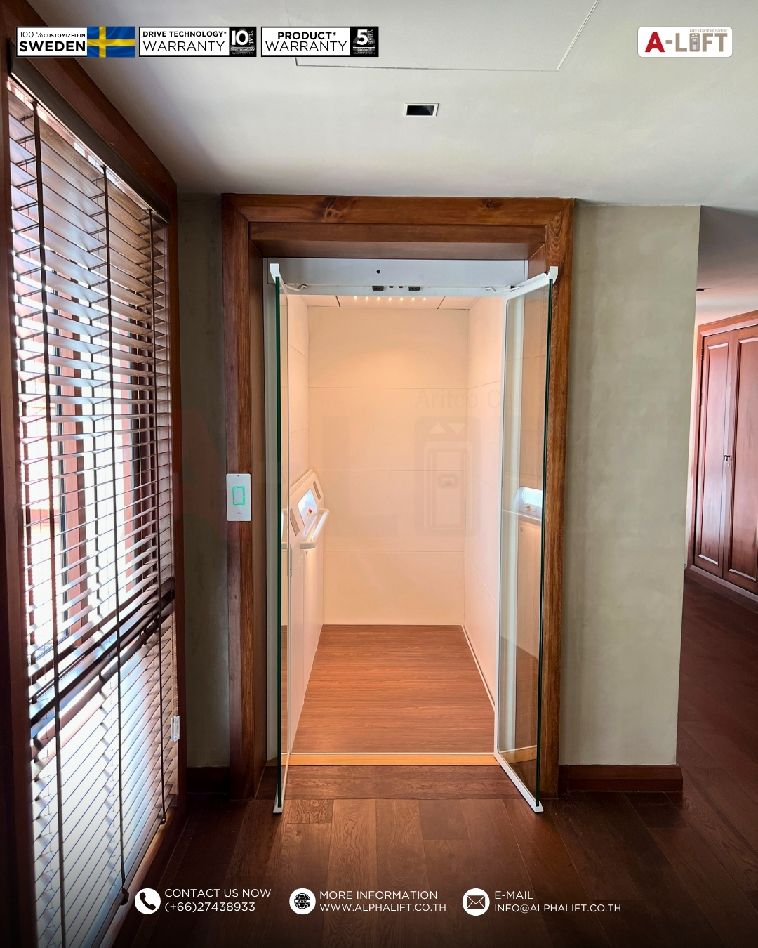 ลิฟต์บ้าน Aritco HomeLift Access พร้อมประตูบานสวิงอัตโนมัติ ติดตั้งภายนอกบ้าน 2 ชั้น ในโครงการระดับเวิลด์คลาส ปทุมธานี