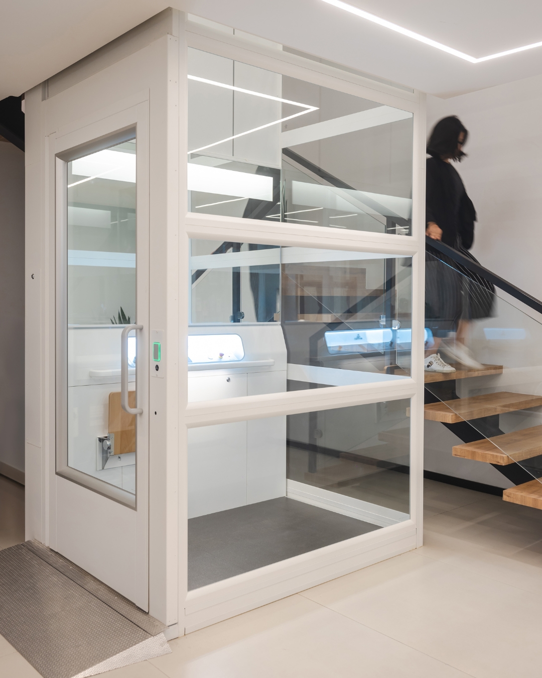 ลิฟต์บ้าน Aritco รุ่น Aritco HomeLift Access จากประเทศสวีเดน