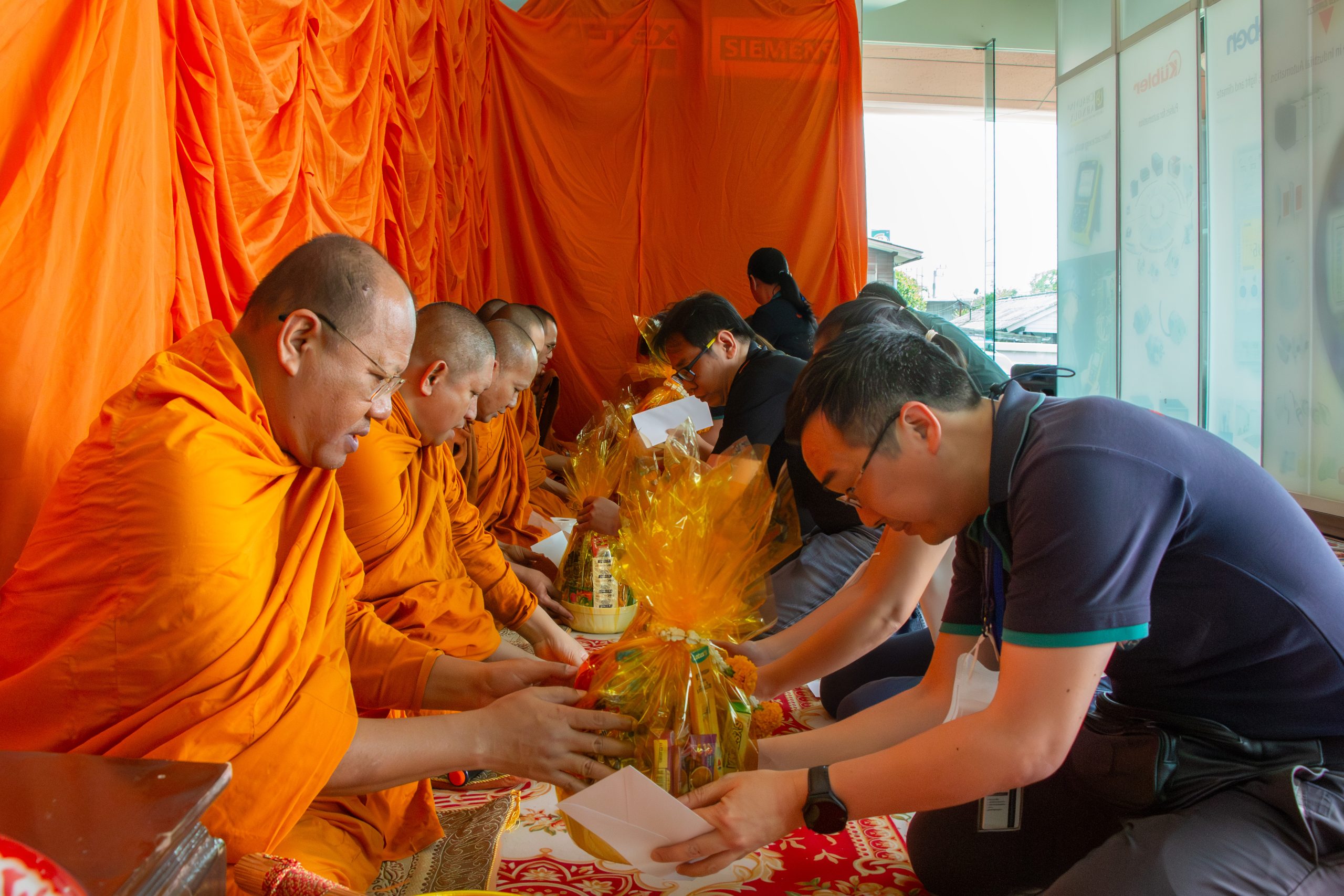 คณะผู้บริหารถวายจัตุปัจจัยแด่พระสงฆ์ ในกิจกรรมทำบุญบริษัทของ TIC Solution Group ปี 2569