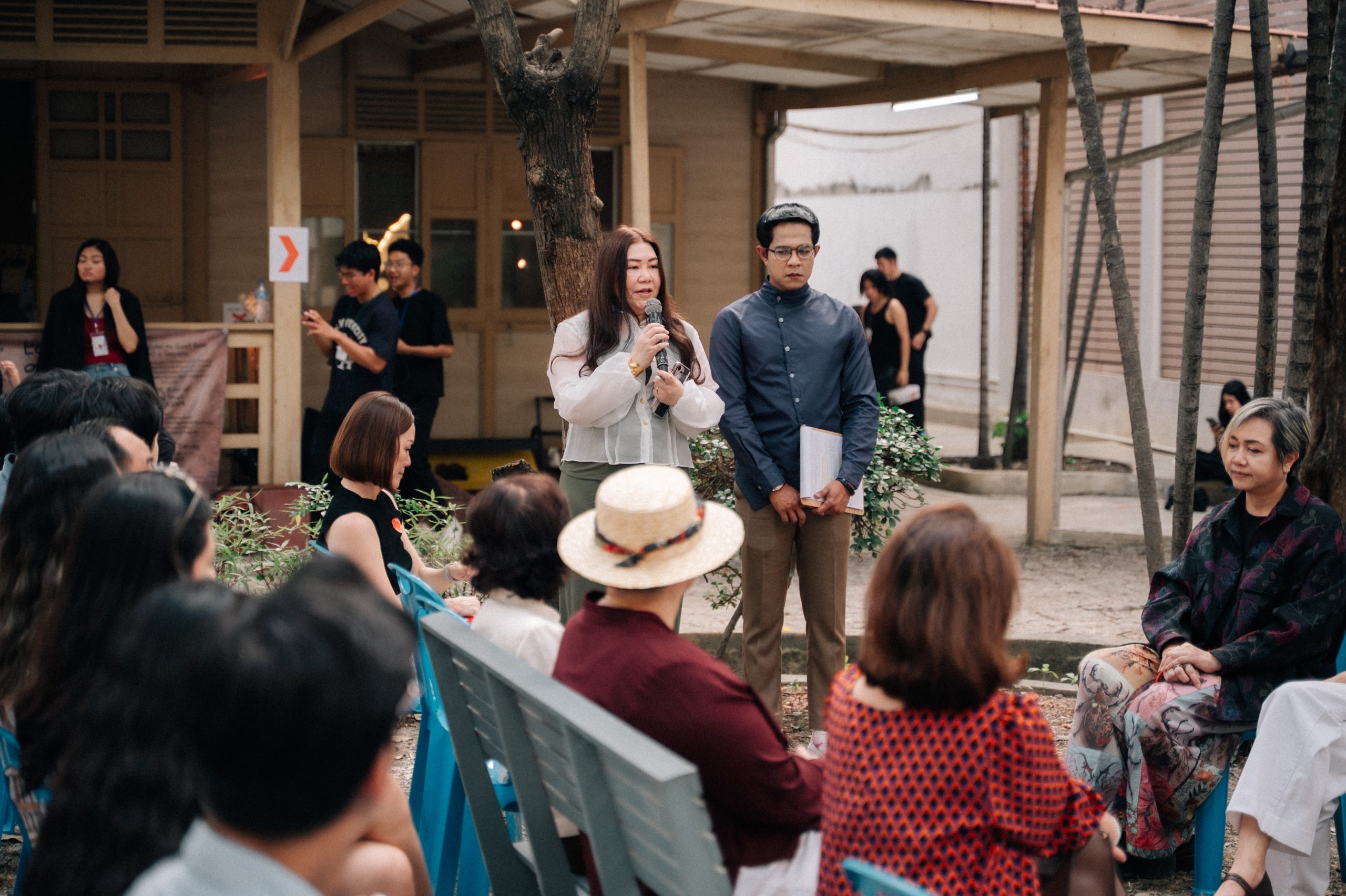 ผู้เข้าร่วมงานร่วมเสวนาแลกเปลี่ยนความคิดเห็นใน Bangkok Design Week 2026