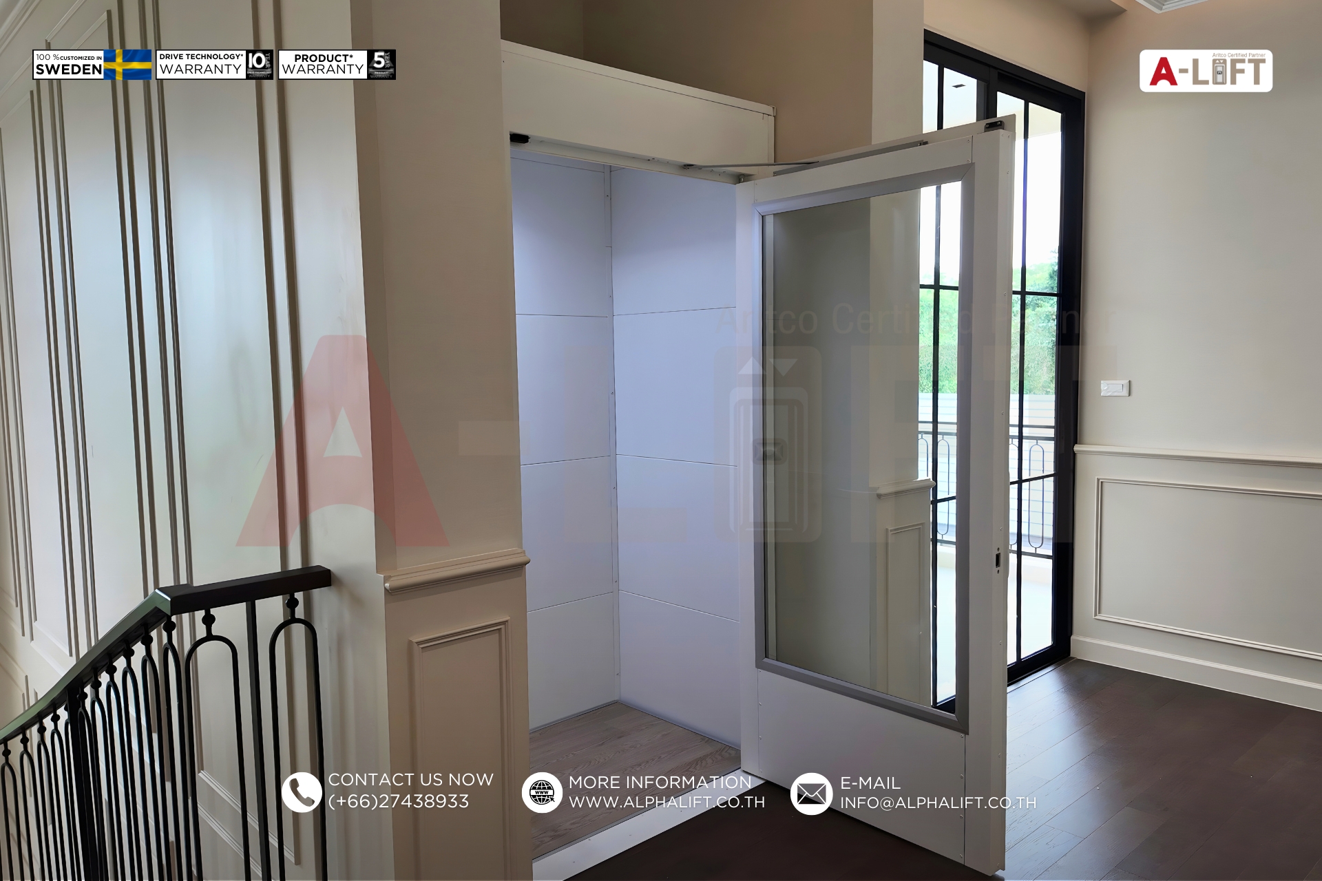 การเปิด–ปิดประตูบานสวิงเดี่ยวของลิฟต์บ้านหรู Aritco จากสวีเดน ติดตั้งในบ้าน 2 ชั้น ใช้งานสะดวกและสวยงาม