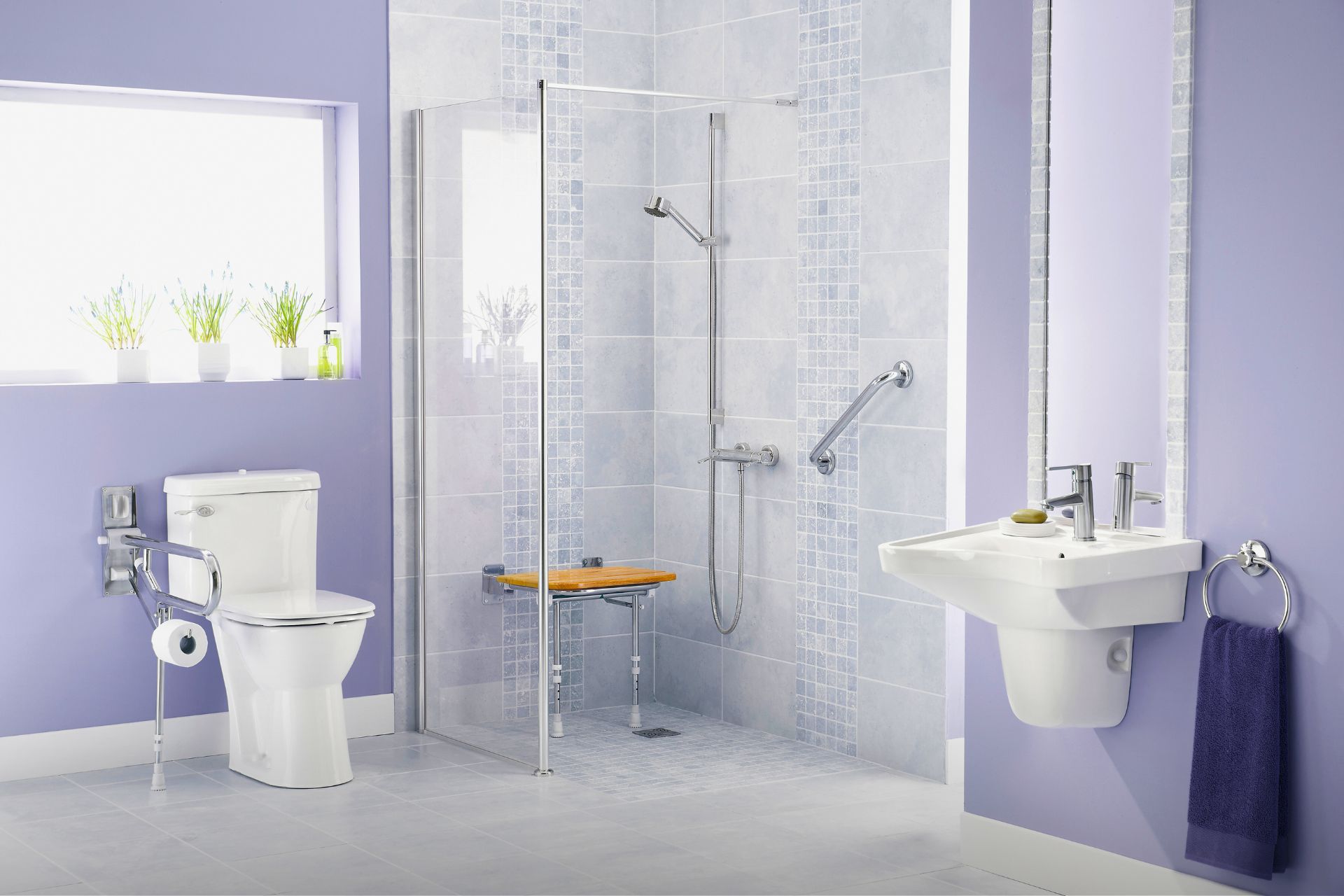 ห้องน้ำที่ออกแบบสำหรับผู้สูงอายุ พร้อมราวจับและพื้นที่ใช้งานที่ปลอดภัยตามแนวคิด Universal Design