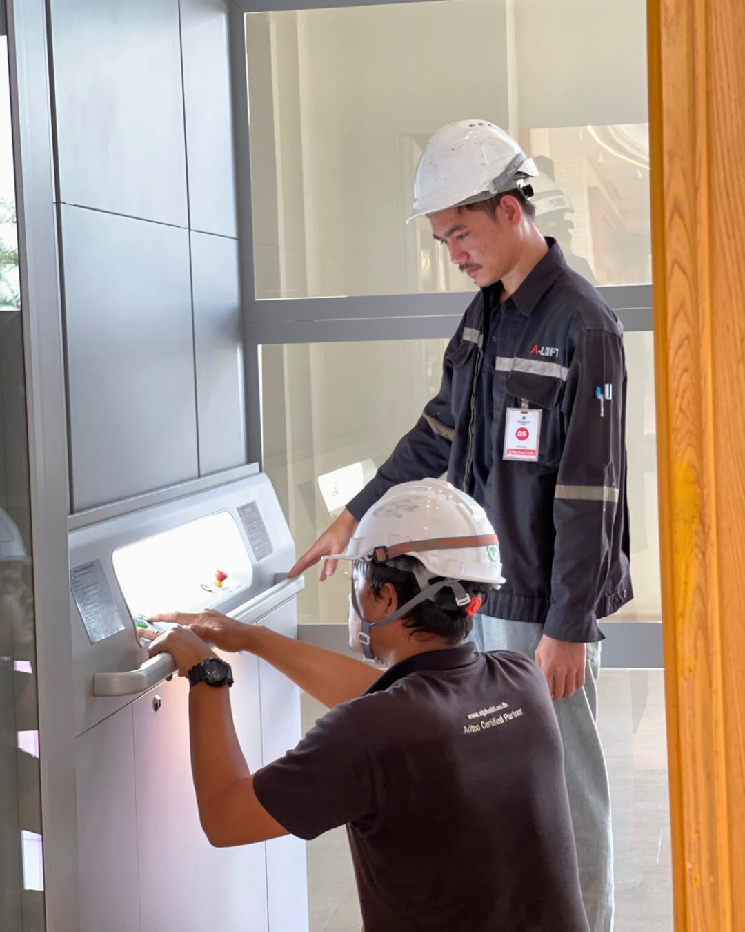 ทีมช่าง Alpha-Lift ให้บริการหลังการขายและบำรุงรักษาลิฟต์บ้าน Aritco เพื่อความปลอดภัยในการใช้งาน