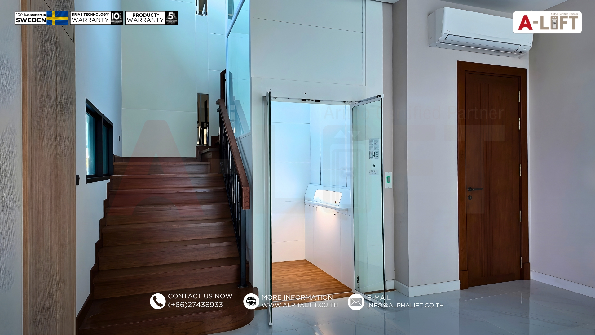 ลิฟต์บ้าน Aritco สำหรับบ้าน 2 ชั้น พร้อมประตูบานสวิงคู่เปิดปิดอัตโนมัติ ติดตั้งอย่างสวยงามและลงตัวภายในบ้าน