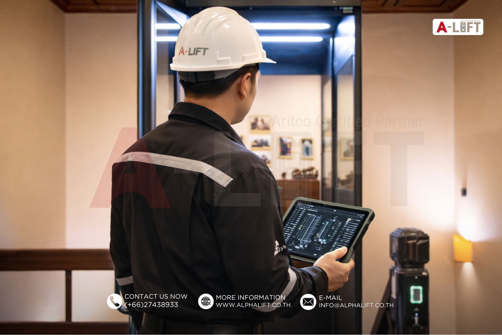 วิศวกรของแอลฟา-ลิฟต์กำลังติดตั้งลิฟต์บ้าน Aritco ตามมาตรฐานความปลอดภัย