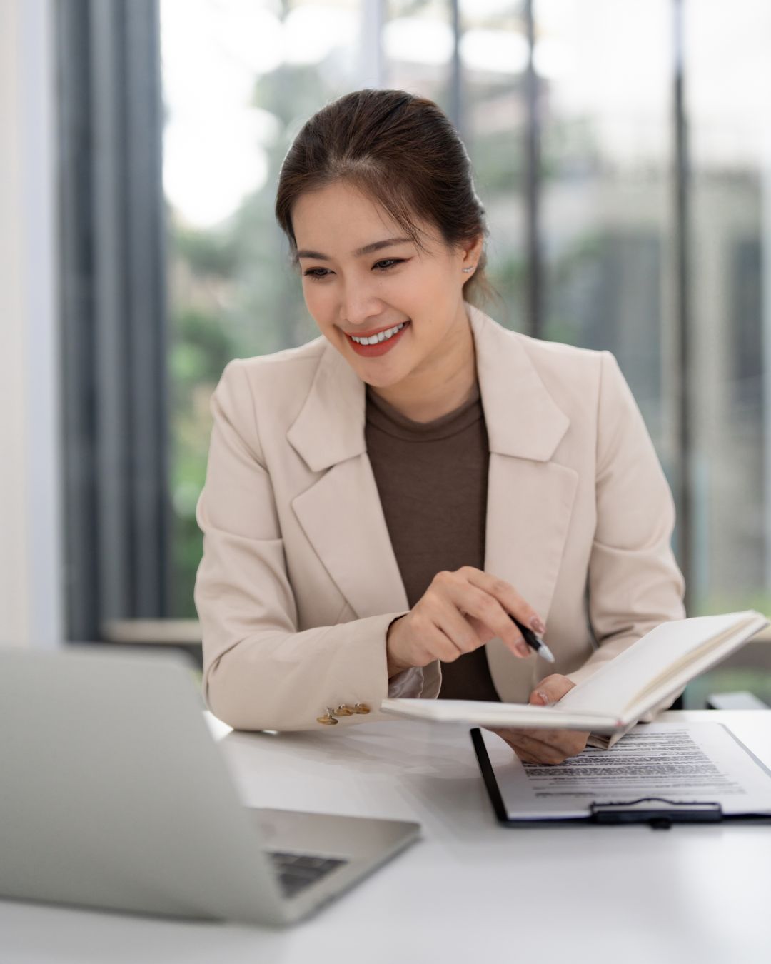 ที่ปรึกษาลิฟต์บ้าน Alpha-Lift ให้คำแนะนำลูกค้าเกี่ยวกับการติดตั้งลิฟต์บ้าน